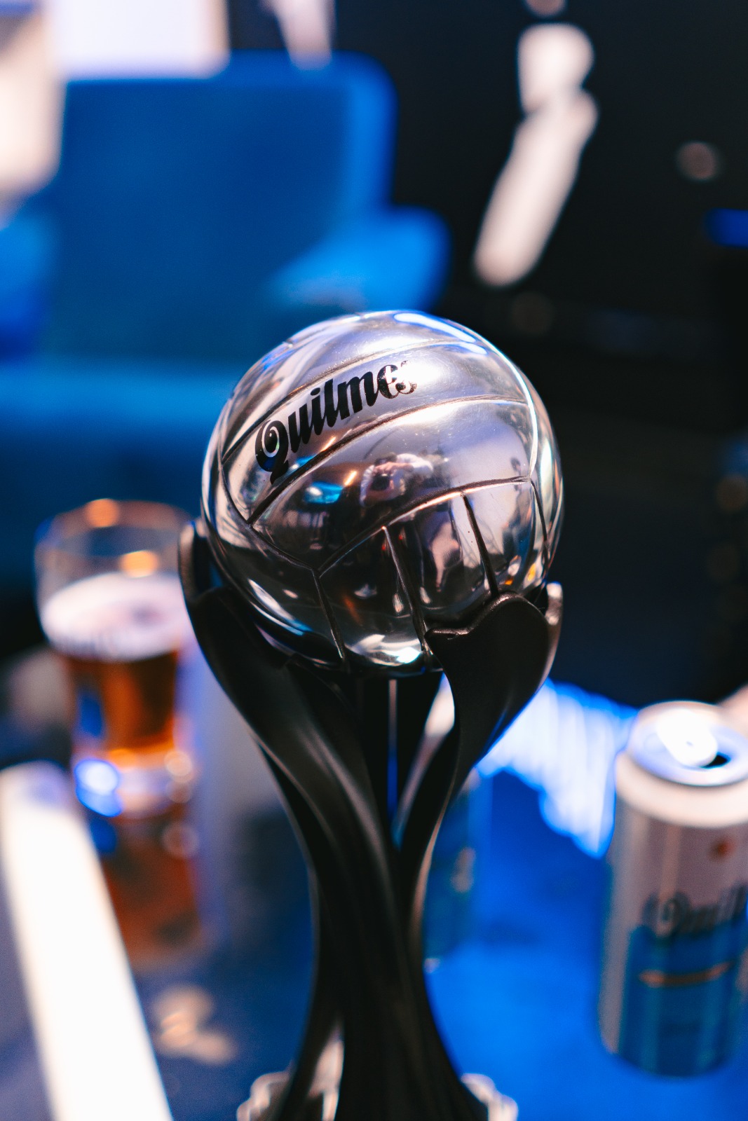 Balón de Potrero el trofeo que premia el potrero en el fútbol Rincon Bon Vivant